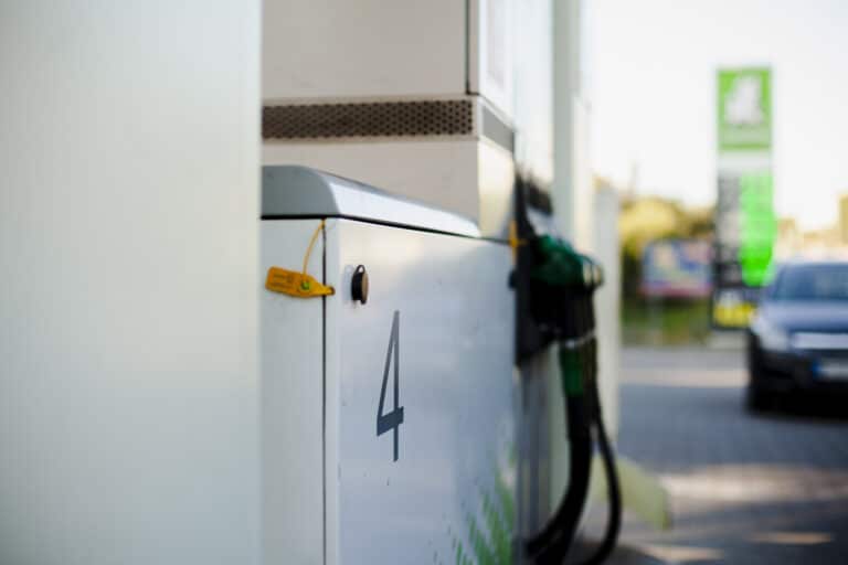 Posto de gasolina 24h: imagem de uma bomba de abastecimento
